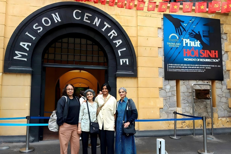 Hanoi: Military History Museum, Hoa Lo Prison & Gardens Tour Small Group: All-In-One Tour: Highlights & Train Street