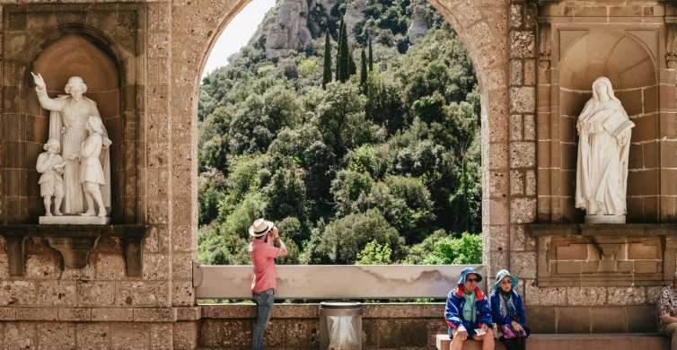 Full-Day Montserrat, Tapas and Wine Tour from Barcelona