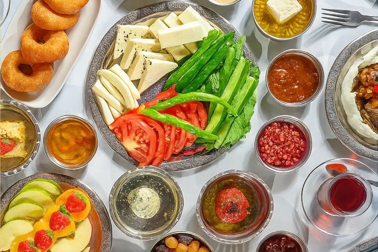 Istanbul: Bosphorus Cruise with Brunch