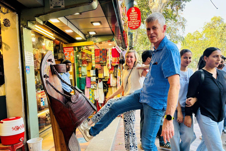 Delhi: Guided Shopping Tour Experience with Female Expert Exclusive Full-Day Shopping Tour with Female Expert Guide