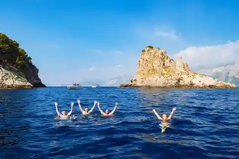 Sorrento Coast 2 Hours Shared Boat Tour with Swimming Stop