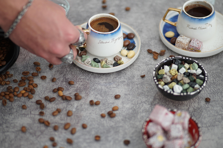 Café mystique infusé dans le sable et lecture de bonne aventure + coffret cadeauAtelier de café turc sur sable : Diseuse de bonne aventure et coffret cadeau