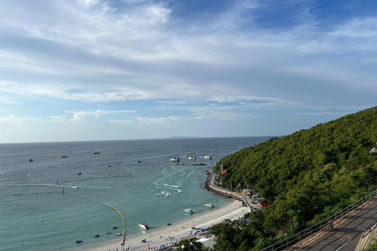 Pattaya: Evening City Tour & Alcazar Cabaret Show Pattaya: Evening City Tour & Alcazar Cabaret Show