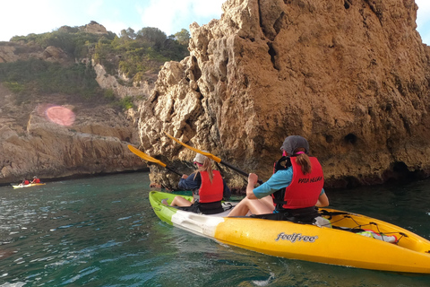 Jávea: Passeio de caiaque desde a praia de Granadella até às grutas marinhas