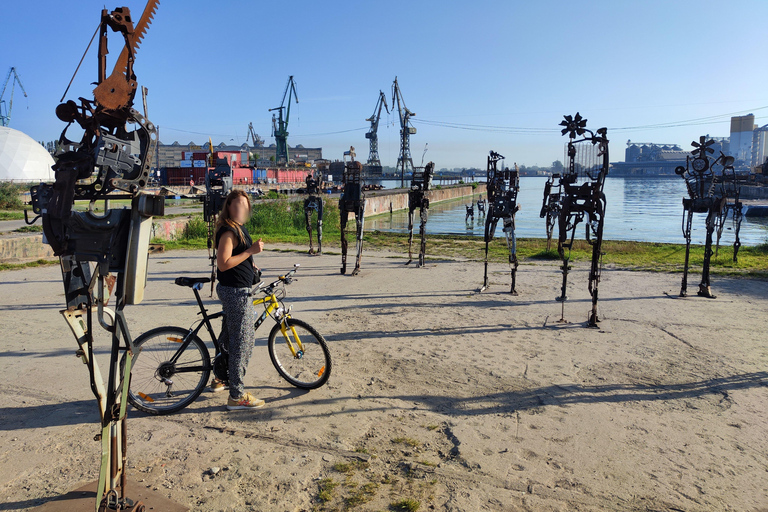 Gdańsk: Wrzeszcz and Shipyard District Private Bike Tour Golden Hour Ride – Gdańsk on evening mood Photo Stops