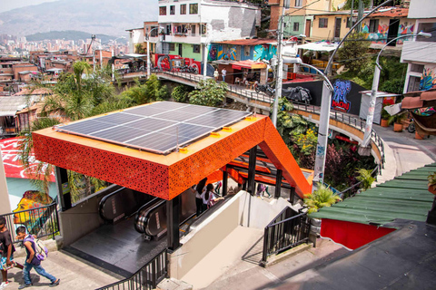 Medellín: Tour pela Comuna 13 com lanches e seu próprio grafite