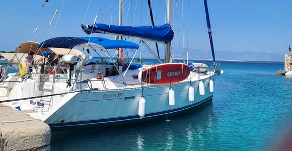 Novalja: Ganztägige Segeltour mit Mittagessen und Getränken