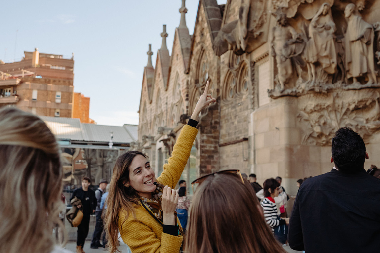 Barcelona: Sagrada Familia Tour w/Skip-the-Line Entry Ticket
