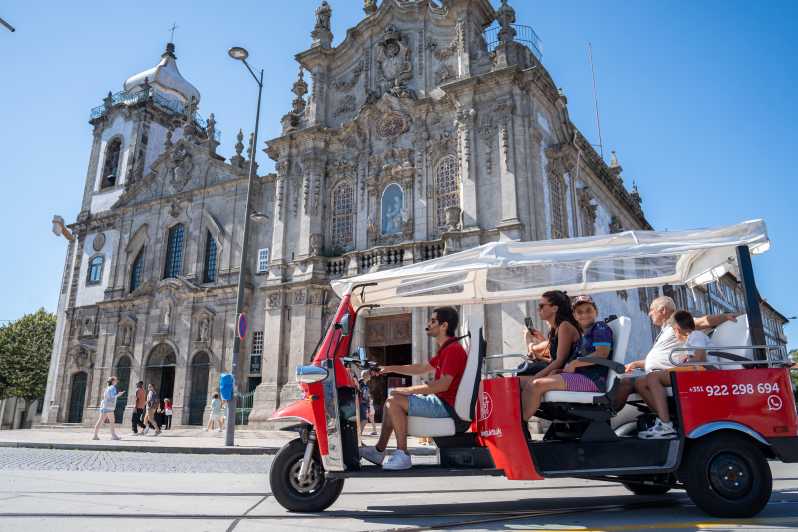 Porto: City Tour guiado de Tuk-Tuk e Cruzeiro no Rio Douro