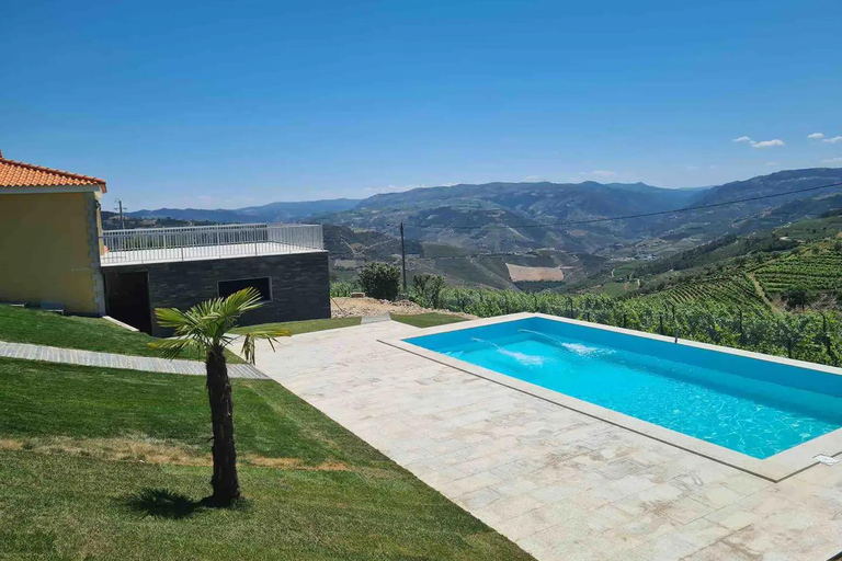 Régua: Prova de vinhos em Quinta, Almoço Tradicional, Cruzeiro e Comboio