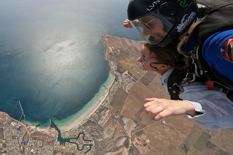 Adelaide: Tandem Skydive over Wallaroo Beach, Beach Landing Tandem Skydive over Wallaroo Beach - 12,000ft