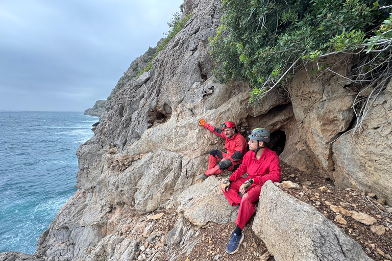 Alcúdia: gruta pirata, explora as suas salas e labirintosAlcúdia: pirate cave, explore its rooms and labyrinths