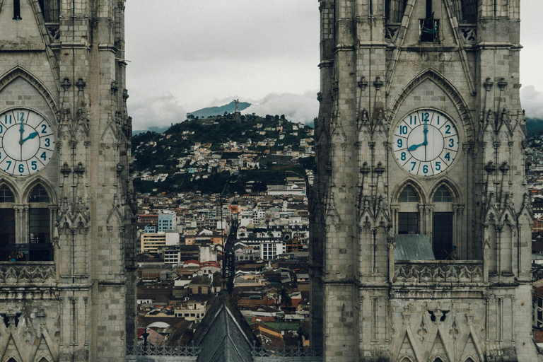 Quito: Airport Transfer and City Highlights Tour