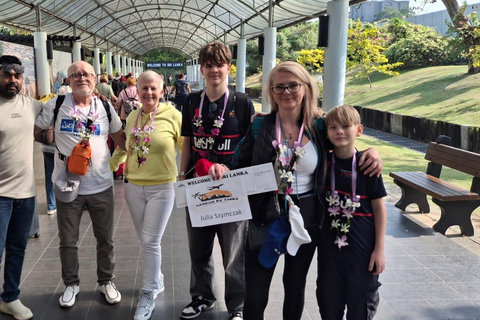 Kandy City Tuk Tuk Tour: Temples,Culture & Scenic Highlights