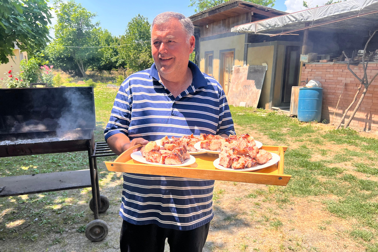 تبليسي: رحلة ليوم واحد إلى كاخيتي مع غداء عائلي وتذوق النبيذ