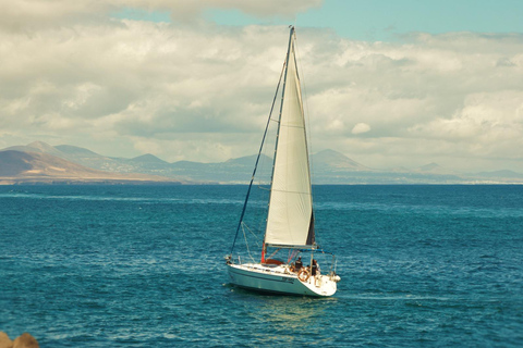 FUERTEVENTURA: PRYWATNA WYCIECZKA ŻAGLOWCEM WOKÓŁ WYSPY LOBOSCORRALEJO: PRYWATNA WYCIECZKA ŻEGLARSKA WOKÓŁ WYSPY LOBOS