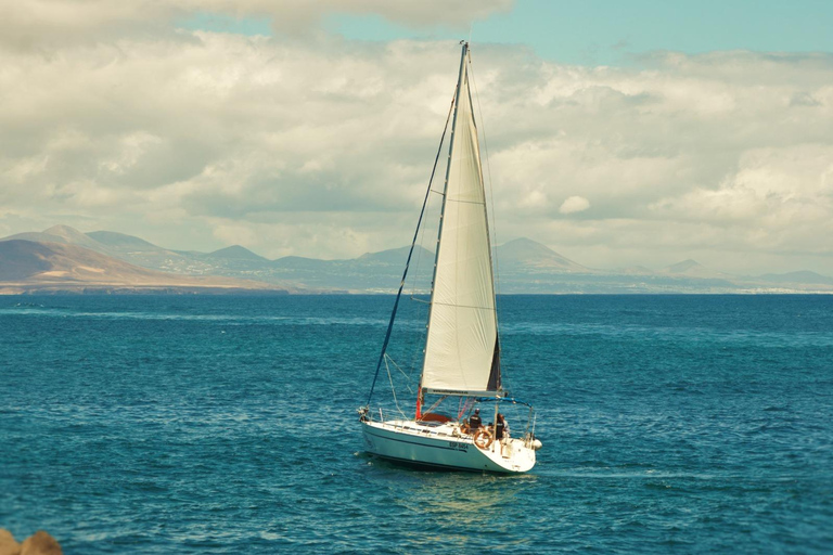 FUERTEVENTURA: PRYWATNA WYCIECZKA ŻAGLOWCEM WOKÓŁ WYSPY LOBOSCORRALEJO: PRYWATNA WYCIECZKA ŻEGLARSKA WOKÓŁ WYSPY LOBOS