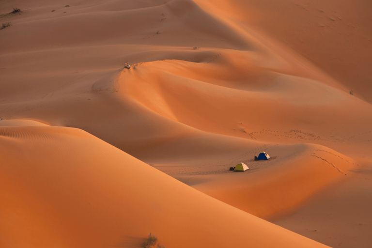 Muscat: Wahiba Sands Desert Sunset 4x4 Tour mit AbendessenGruppenfreundlich