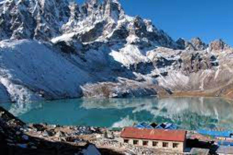 Von Lukla aus: 10 Tage Gokyo Lake &amp; Ri Trek mit Himalaya-Führer