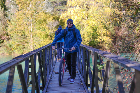 Interlaken: Excursión en bici con ríos, lagos y chocolate caliente