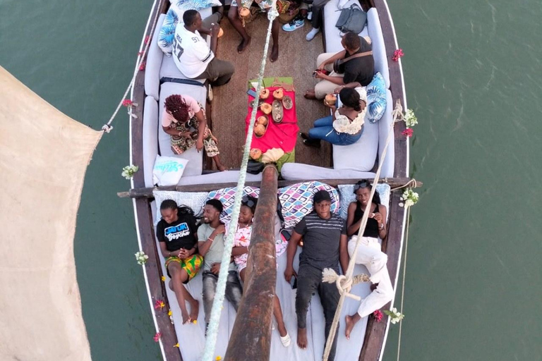 Mombasa : Croisière en boutre au coucher du soleil