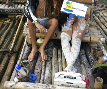 Montego Bay: Rafting em balsa de bambu no rio Lethe com massagem nos pés