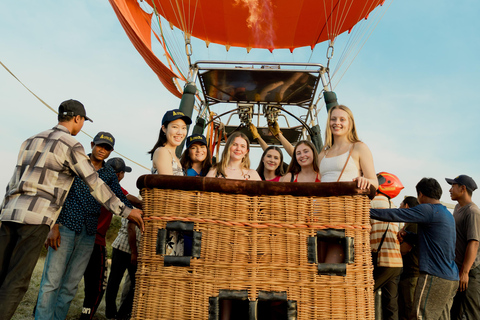 Von Krong Siem Reap: Angkor Heißluftballonfahrt mit Abholung