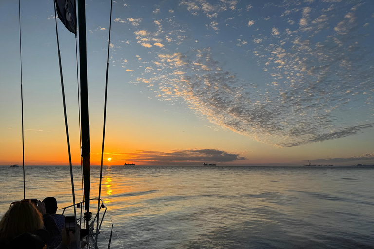 Porto: Charming Sailboat Cruise Sunset