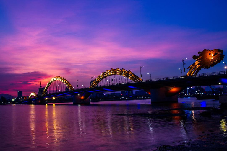 Da Nang: tour nocturno con bebida en el bar de la azotea y cenaTour privado