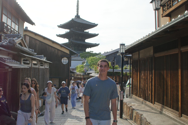 Kyoto: Food Tour 13 dishes and 4 Local Eateries