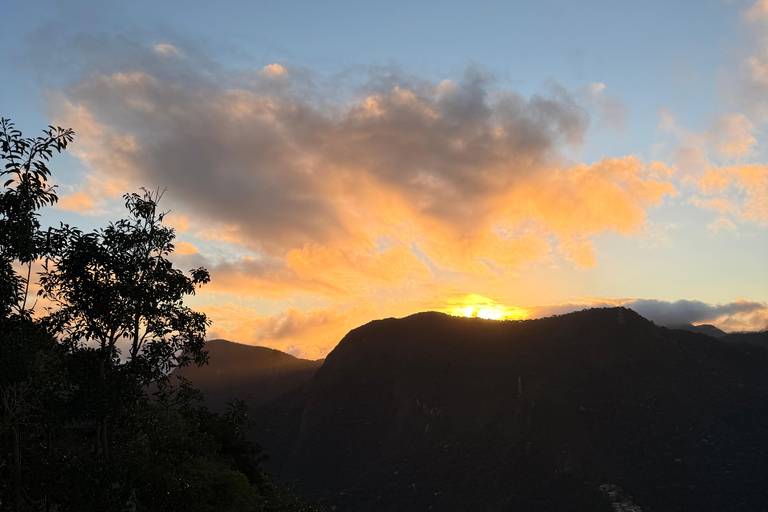 Two Brothers Hill (Morro Dois Irmaos) Hike + Snack with Cria Guide Hiking tour on Two Brothers Hill (Morro Dois Irmãos) + breakfast with local guide