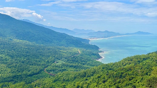 Hoi An to Hue Private Car via Hai Van Pass & Scenic Stops