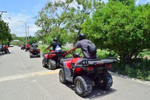 Excursión en quad de 4 ruedas en Cala Ámbar y Bahía Taína en Puerto Plata