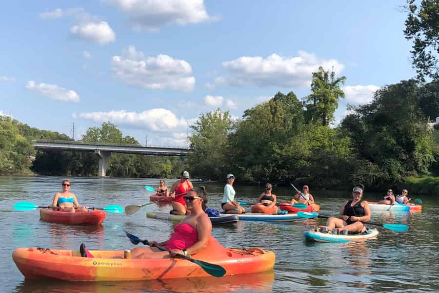 Asheville: Kajaktour auf dem French Broad River mit Brauereistopps. Foto: GetYourGuide