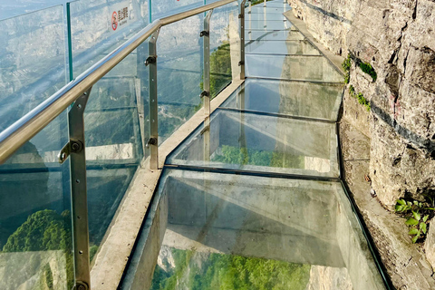 Zhangjiajie: Tianmen Mountain Group Tour with Cable Car Ride Big Group Tour (40 people)