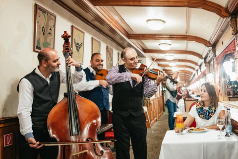 Budapest: Donaukryssning med ungersk middag och levande musikBudapest: Donaukryssning med ungersk middag och livemusik