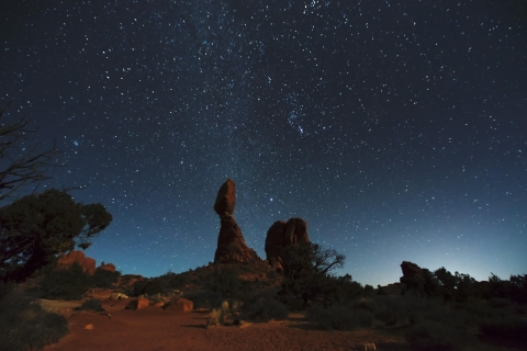 Moab : Randonnée guidée d'observation des étoiles dans les fenêtres d'Arches