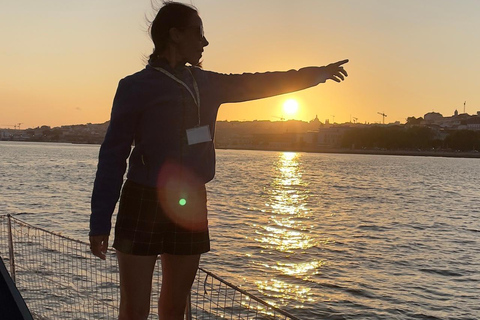 Lisboa:Sunset Sailing Tour at Tagus River with welcome drink