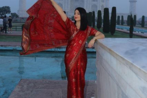 Agra: Skip the Line Taj Mahal with photographer & Dress Rent All Included