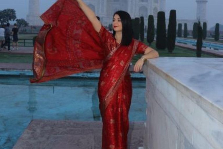 Agra: Skip the Line Taj Mahal with photographer & Dress Rent All Included