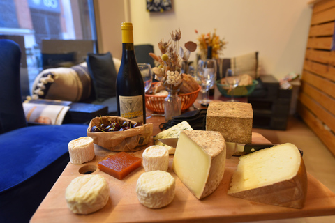 Atelier de dégustation de fromages et de vins avec un fromager localAtelier public