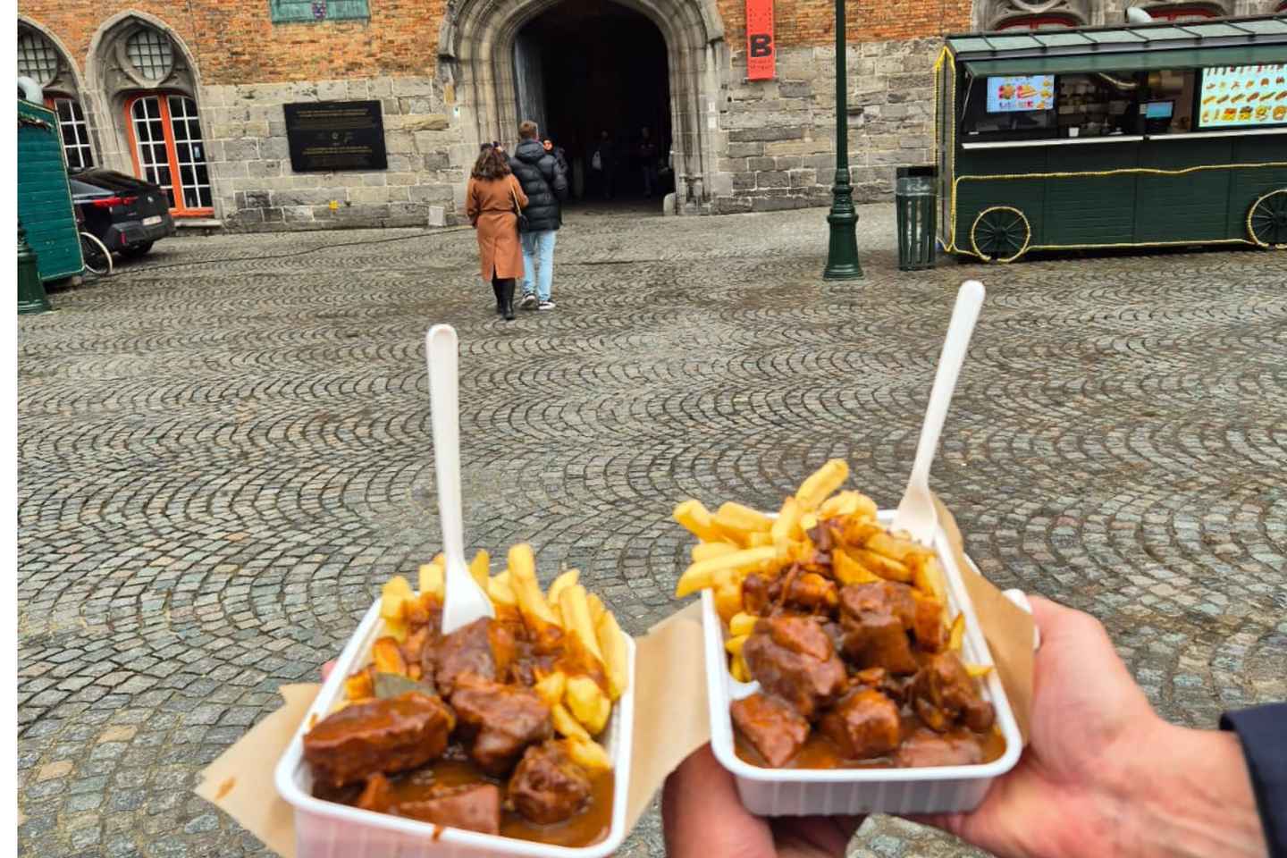 Bruges: Private Walking Tour with Canal Cruise