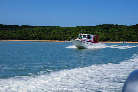 Maputo: Santa Maria Beach Cruise with Snorkeling & Brunch