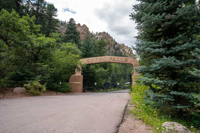 Colorado Springs: Seven Falls & Garden of the Gods Tour