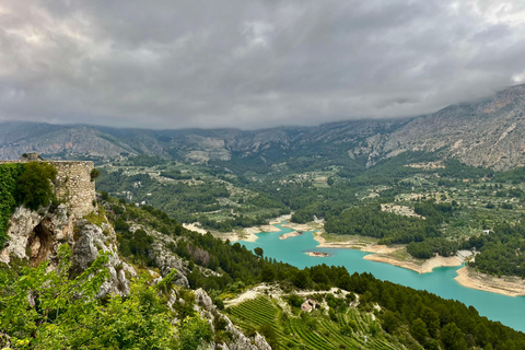 Private Tour Alicante: Wineries with Tasting and Guadalest Castle