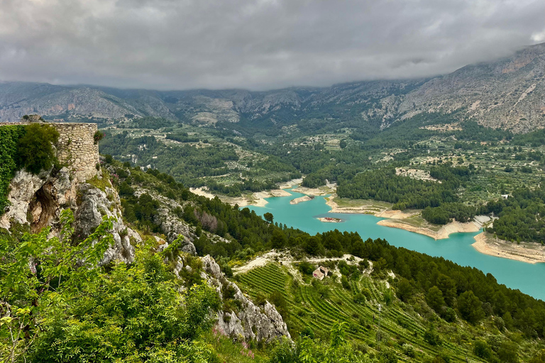 Private Tour Alicante: Wineries with Tasting and Guadalest Castle