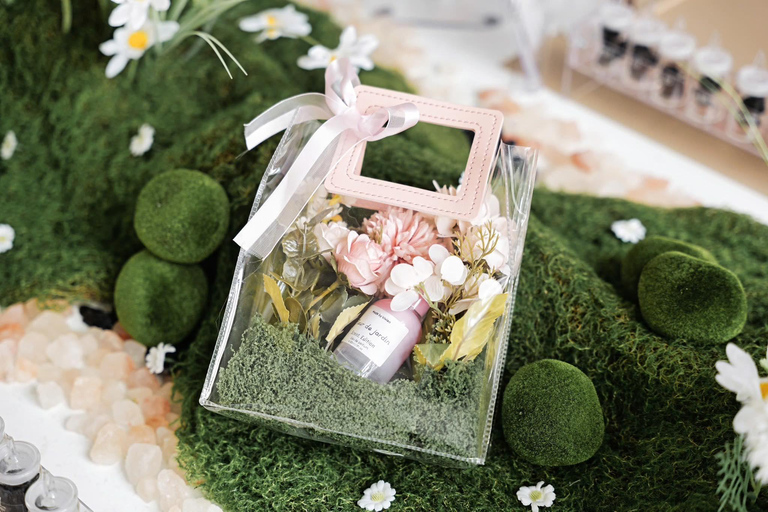 Ho Chi Minh City: Perfume and Floral Gift Box Workshop Only Perfume