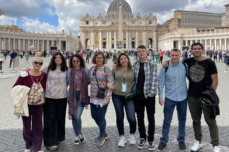 Basilicas, Holy Stairs, and Relics of Christ Jubilee 2025 Holy Doors Tour in Spanish