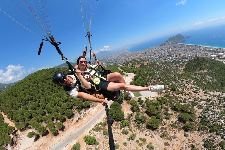 Alanya: Tandem Paragliding Flight with Hotel Pickup