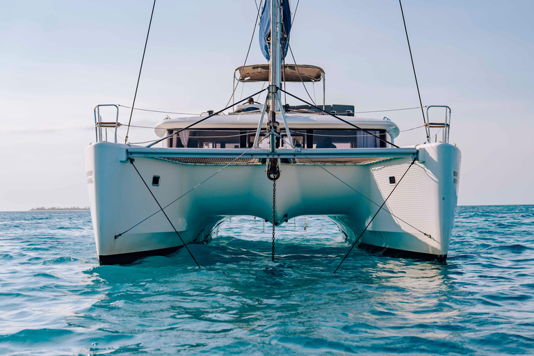 Z Zanzibaru: półdniowa wycieczka jachtemPółdniowa wycieczka luksusowym jachtem Z transferem z północy